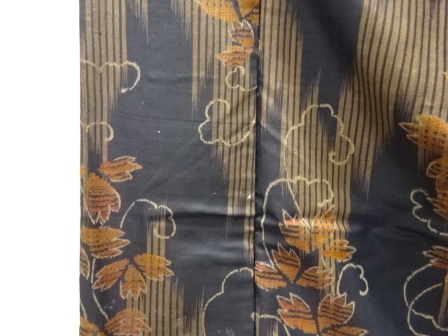  アンティーク　蔦の葉模様織出し銘仙着物